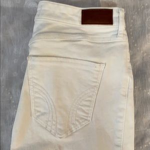 Hollister - Highrise Super Skinny White Jeans